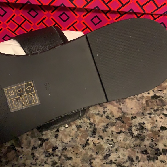Tory Burch blk leather sandals - Picture 3 of 5